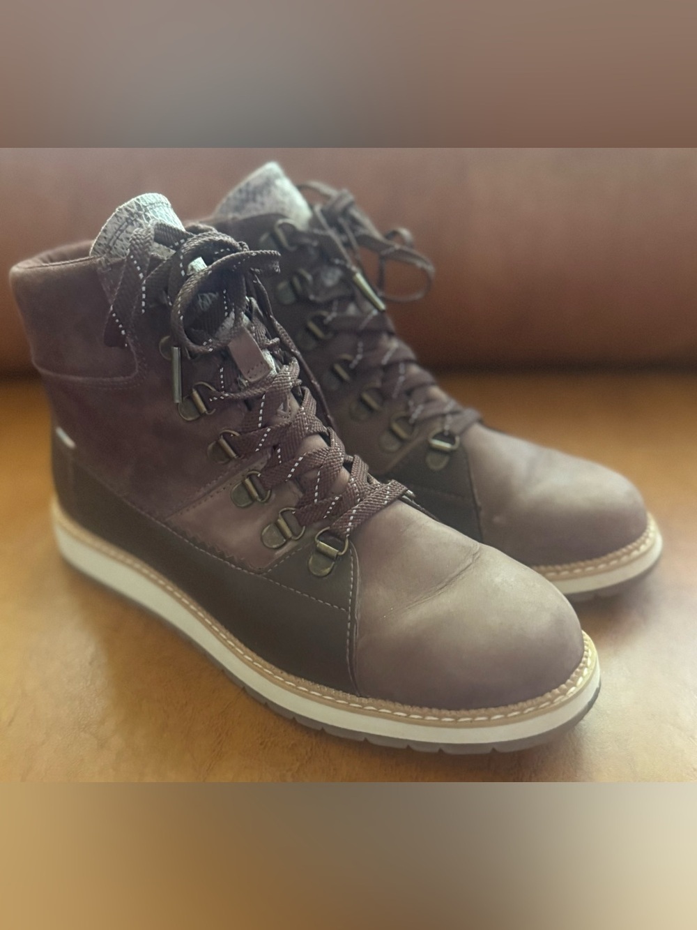 TOMS Mesa Waterproof Lace-Up Ankle Boots Brown Leather Suede Women’s Size 8 EUC